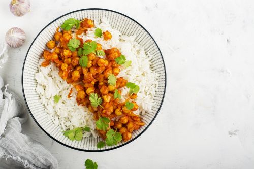 Chickpea curry with turmeric