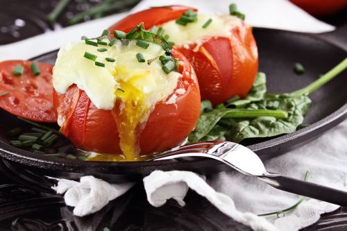 Gefüllte Tomaten mit Büffel-Mozzarella